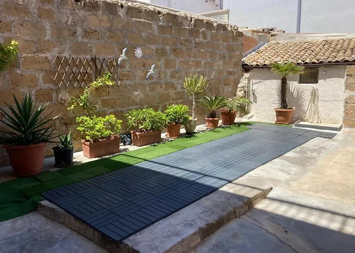 Casa Indipendente Con Ampia Veranda