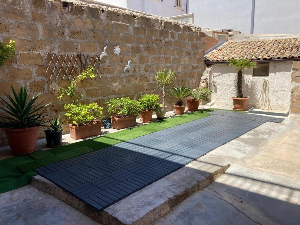 Casa Indipendente Con Ampia Veranda *